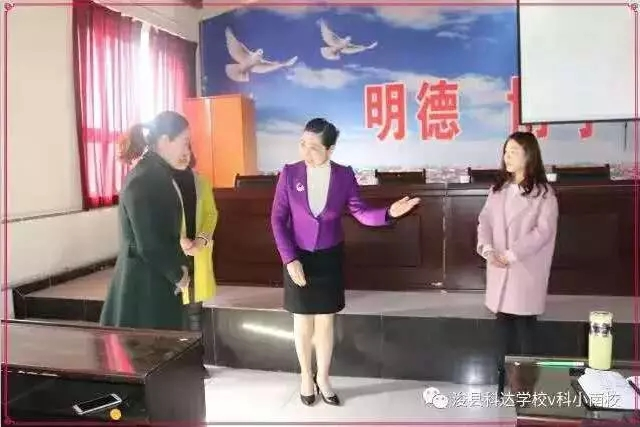 修齊禮儀應邀參加河南省科達教育集團的職場禮儀的培訓。